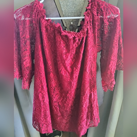 Beautiful Top - Picture 5 of 6